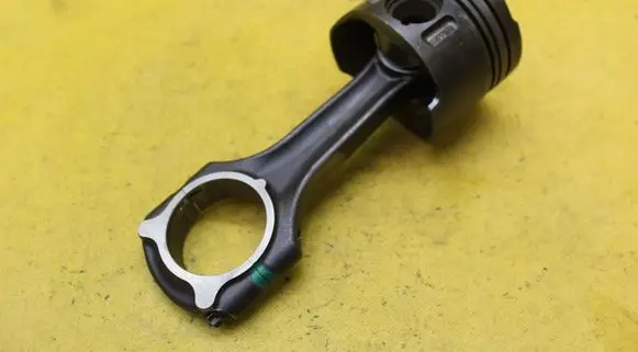 Mercedes-Benz E W210 Piston with connecting rod