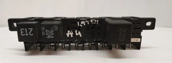 Audi A4 S4 B5 8D Fuse module 4A0941822 896046