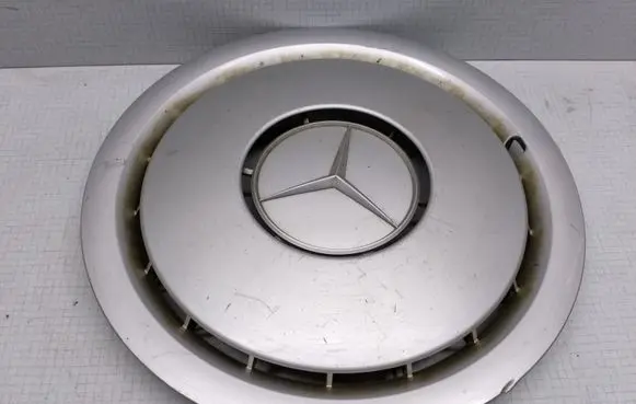 Mercedes-Benz E W124 R15 wheel hub/cap/trim 1244010424 7226310