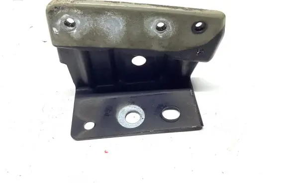 Nissan Qashqai Fender mounting bracket