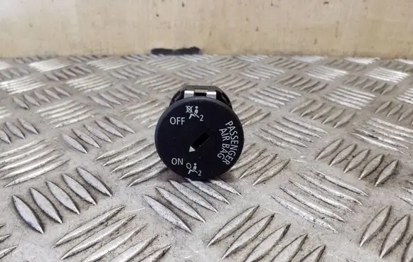 Passenger airbag on/off switch