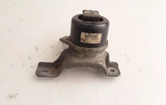 Volvo S80 Engine mount bracket