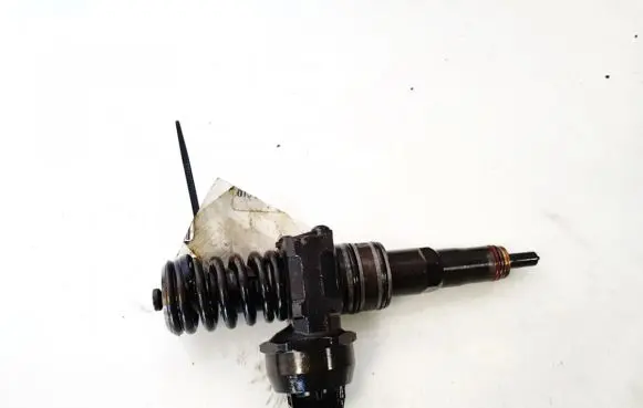 Volkswagen Golf V Fuel injector 038130073AG