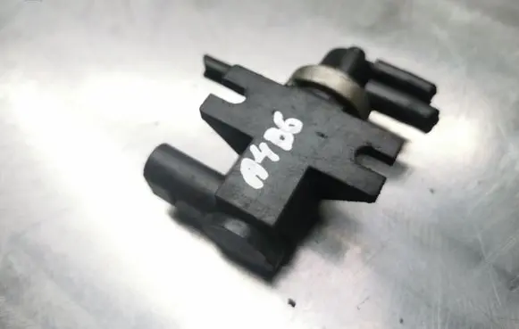 Audi A4 S4 B6 8E 8H Turbo solenoid valve 1J0906627