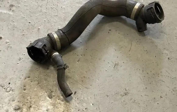 BMW 6 F12 F13 Engine coolant pipe/hose 7576334