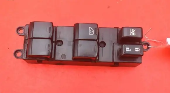 Nissan Tiida C11 Electric window control switch