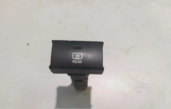 Hyundai Santa Fe Windscreen/window heater switch 202002962 621w05010