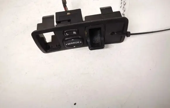 Toyota Corolla Verso E121 Wing mirror switch 183574