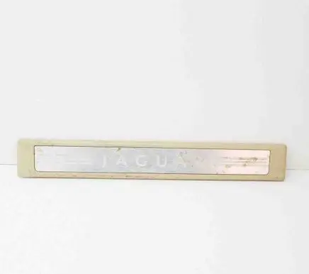 Lexus RX 330 - 350 - 400H Front sill trim cover 8X2313201AF