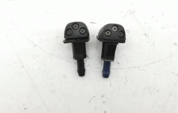 Hyundai Santa Fe Windshield washer spray nozzle 