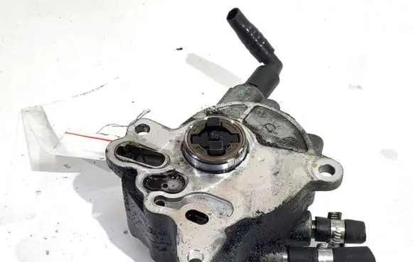 Volkswagen Golf V Vacuum pump 03G145209