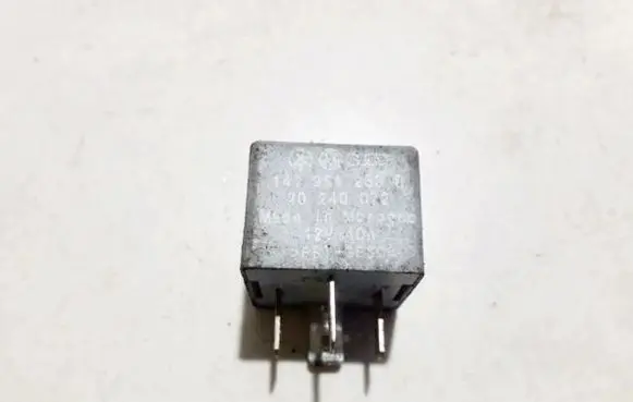 Volkswagen Golf IV Other relay 141951253d 20240072