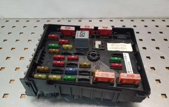 Volkswagen PASSAT B6 Fuse module 3C0971249
