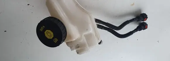 Opel Mokka Brake fluid reservoir 