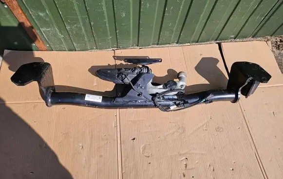 BMW X1 U11 Tow bar 10069418-005 V22670042