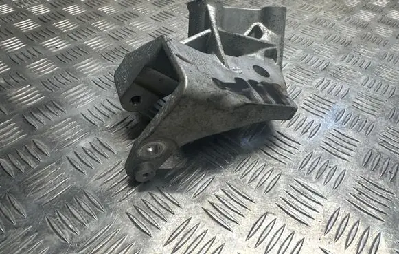 Volvo XC90 Engine mounting bracket 31430490