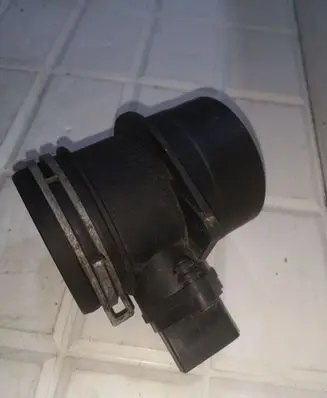 Volkswagen Touran I Mass air flow meter 0281002461 074906461B