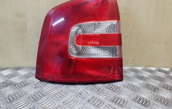 Skoda Octavia Mk2 (1Z) Rear/tail lights 1Z9945095