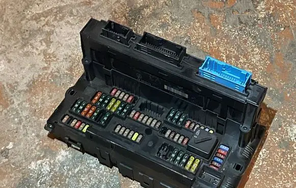 BMW 5 F10 F11 Fuse box set 016704871