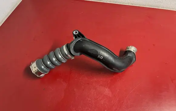 BMW X1 U11 Intercooler hose/pipe 8489558