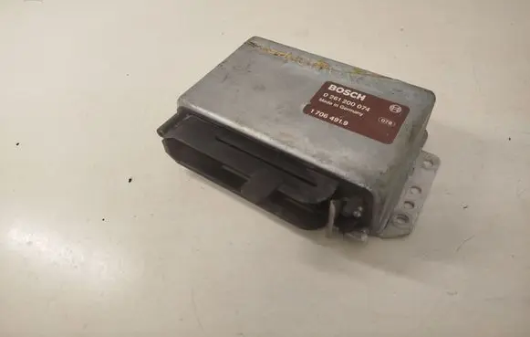 BMW 5 E28 Engine control unit/module 0261200074 17064919