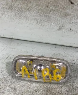 Audi A4 S4 B6 8E 8H Front fender indicator light 8e0949127