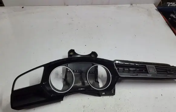 Volkswagen Touran III Dashboard trim 