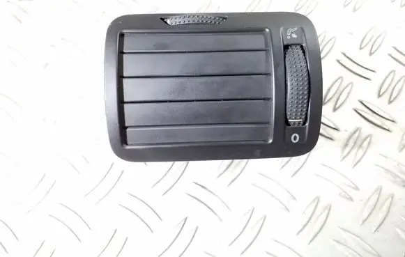 Volkswagen PASSAT B5 Dashboard side air vent grill/cover trim 3B0819704A 1841908001 95162325
