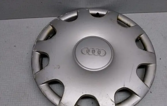 Audi A6 S6 C4 4A R15 wheel hub/cap/trim 4A0601147A