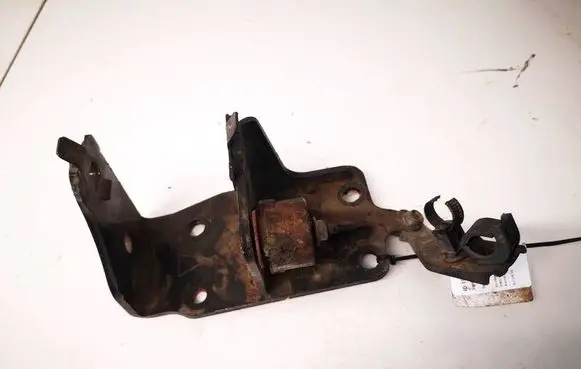 Toyota Avensis T270 Engine mounting bracket 