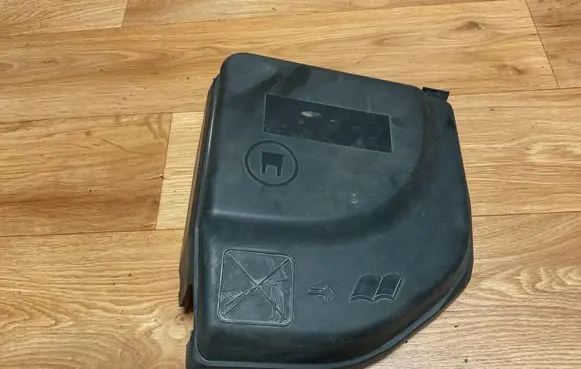 Peugeot Partner Fuse box cover 9658418180