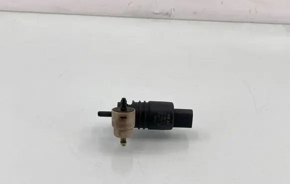 Volkswagen PASSAT B6 Windscreen/windshield washer pump 1T0955651A 3028143
