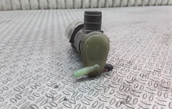 Ford Focus Windscreen/windshield washer pump 93BB17K624BA