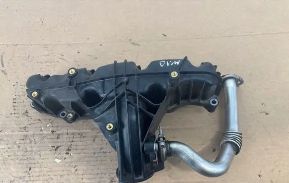 Volkswagen PASSAT CC Exhaust manifold 