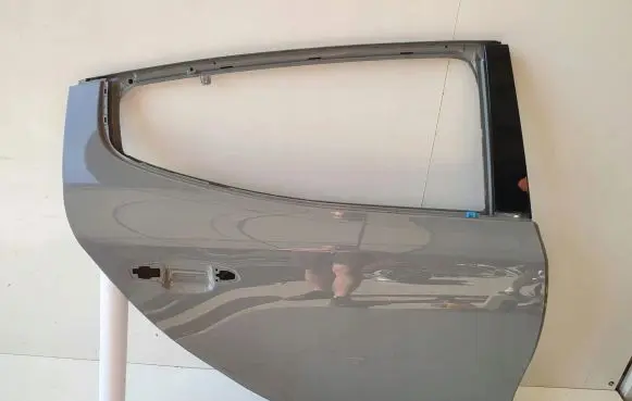 KIA Stinger Rear door