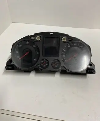 Volkswagen PASSAT B6 Speedometer (instrument cluster) 3C0920960K V0007000