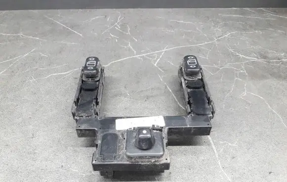 Mercedes-Benz C W202 Fog light switch 2028210251