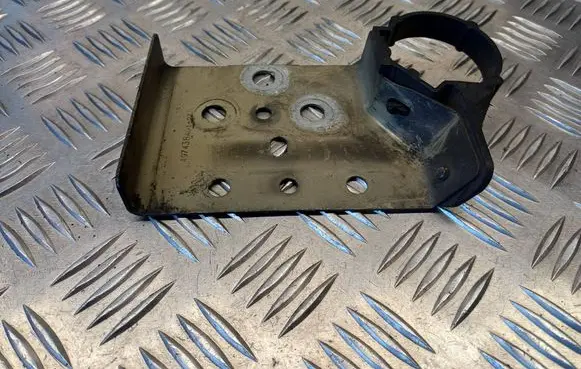 Citroen C5 Radiator mount bracket 497438A0127