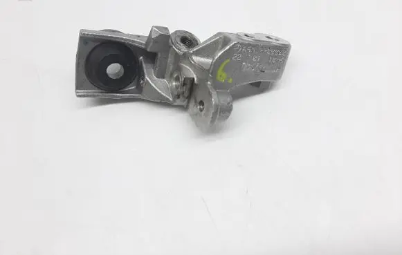 Engine mount bracket