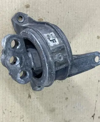 Opel Zafira B Engine mount bracket 90539246