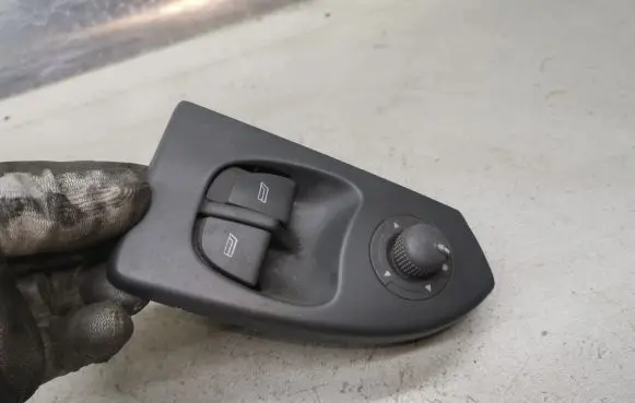 Fiat Ducato Electric window control switch B569