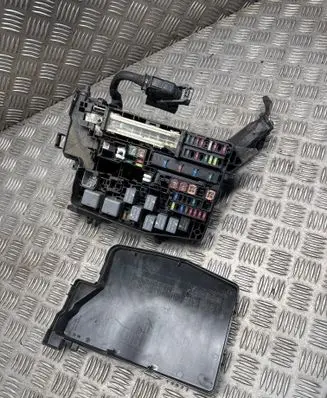 Toyota Avensis T270 Fuse box set 8211505A40 15002824 A402150929002824