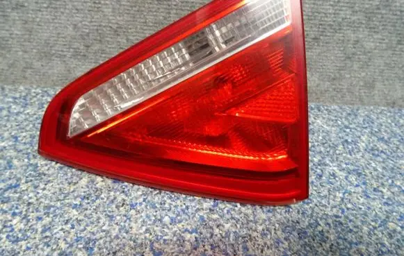 Audi A5 8T 8F Tailgate rear/tail lights 8T0945094