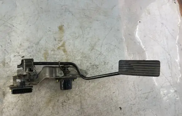 Mitsubishi Pajero Sport I Accelerator throttle pedal