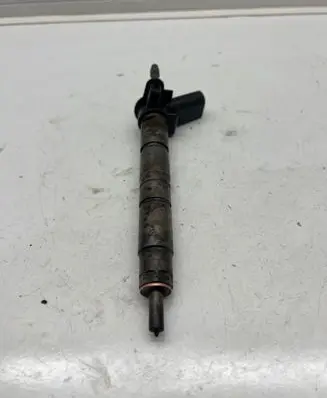 BMW 5 F10 F11 Fuel injector 7805428