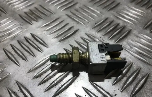 Mazda 323 Brake pedal sensor switch uh71