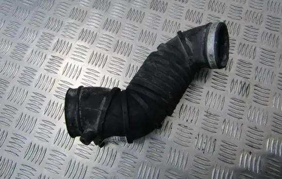Mitsubishi Carisma Air intake hose/pipe 5V021 NENUSTAYTA