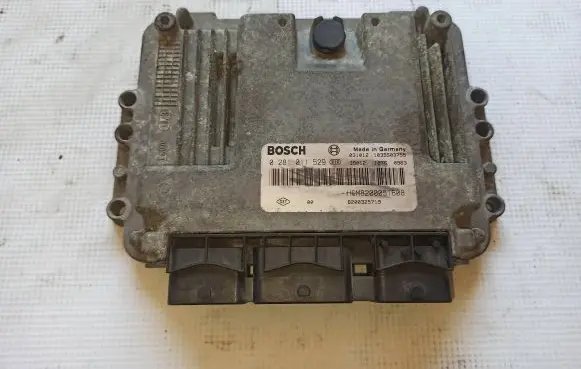 Renault Trafic II (X83) Engine control unit/module 8200325719 0281011529