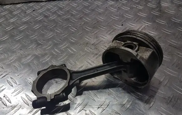 Chrysler Voyager Piston with connecting rod 4654355 nenusttayta