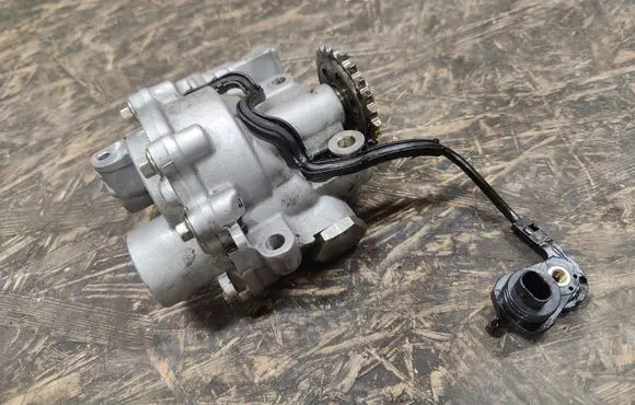 Land Rover Discovery 5 Oil pump FX236600 161229B0031 BA0903170452